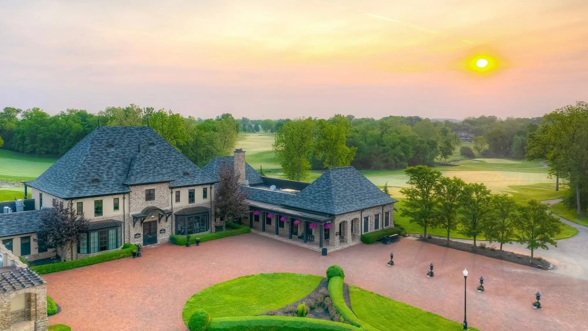 Private club golf experience